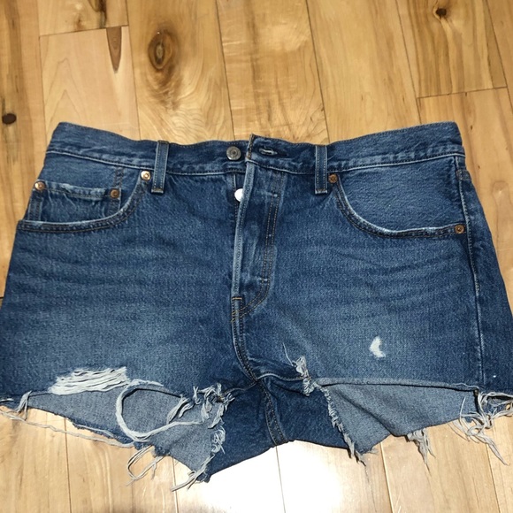 Levi’s 501 jean shorts - Picture 5 of 8
